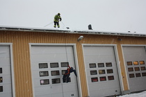 Pelastaja tulossa apuun.