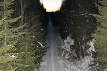 Virtain alueella on n.150km moottorikelkkauraa ja osa siitä menee vanhaa rautatien pohjaa pitkin. Kirpeä pakkanen ja pimeys lisäsi harjoituksen autenttisuutta.